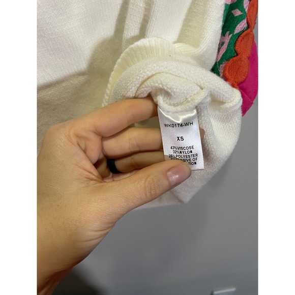 THML Ruffle Sleeve Knit Top Women XS White Excellent Floral Pom Pom WK0174-WH - Picture 6 of 7